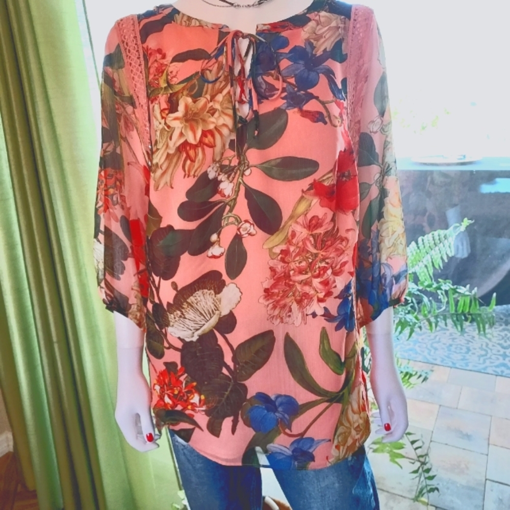 Anthropologie Brand Gibson Latimer Sheer Floral Slipover Blouse.